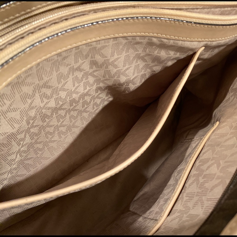 Michael Kors tote - Picture 7 of 8